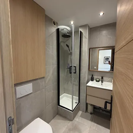 Elegant Renove A 50m De La 公寓